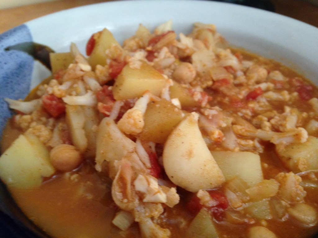 TEST: Vegan Cauliflower, Potato and Chickpea&nbsp;Curry